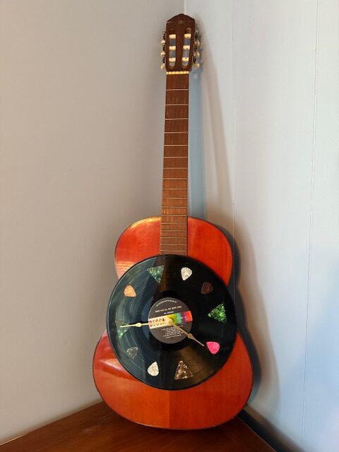 RED ACCOUSTIC GUITAR WITH A 33 RPM RECORD - Image 4