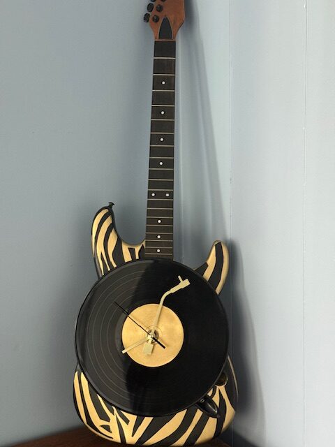 CUSTOM RECORD GUITAR CLOCK