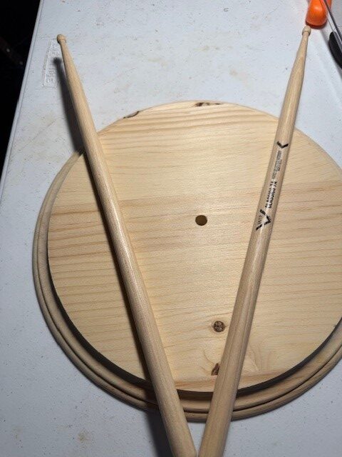 DRUM HEAD CLOCK WITH GOLDEN STICKS - Image 5