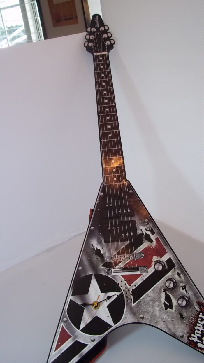 CHILDS GUITAR CLOCK  PAPER JAMS
