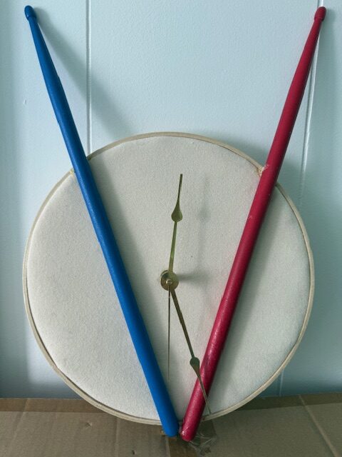 DRUMHEAD CLOCK Red & Blue Drumstix